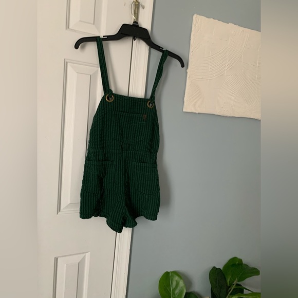 Urban Outfitters Pants - Short overalls